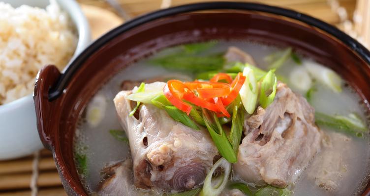 比熊犬食用的鸡肉煮制时间应多长？