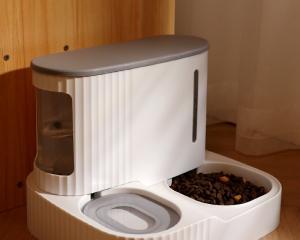 自动投递猫粮的机器叫什么？如何选择合适的猫粮自动投喂器？
