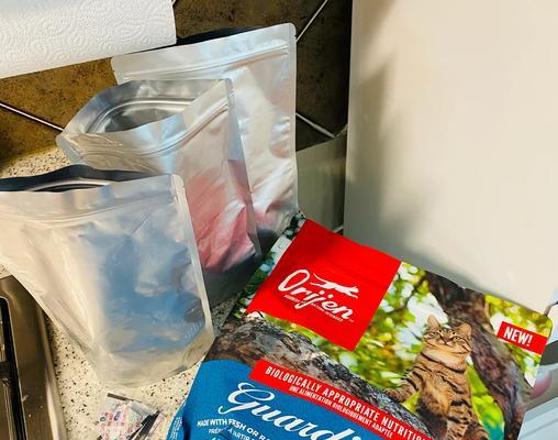 收纳罐密封猫粮的正确使用方法是什么？如何确保猫粮的新鲜度？