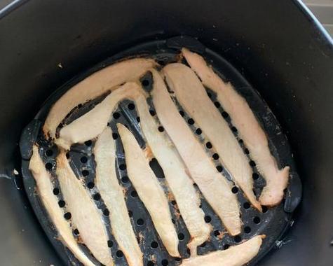 怎么用鸡胸肉做猫粮？自制鸡胸肉猫粮的步骤和注意事项是什么？
