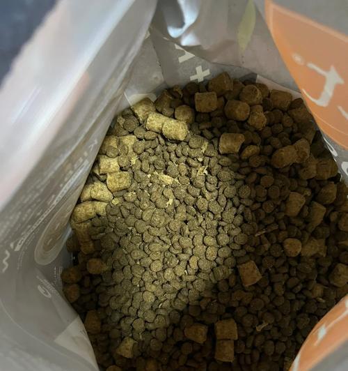 百利猫粮都是碎碎的嘛为什么？这是质量问题吗？