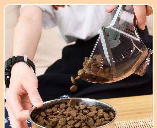 搅拌猫粮用什么勺子好吃？哪种材质更适合？