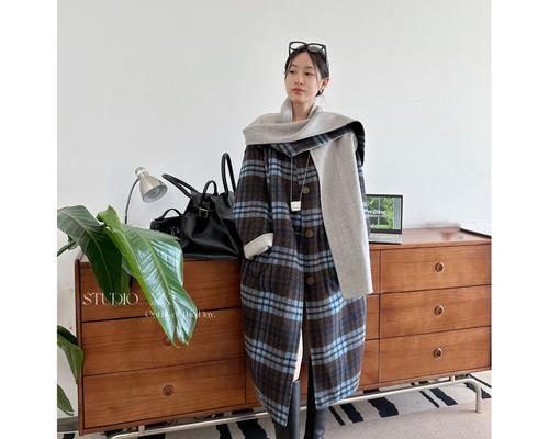 羊驼大衣带帽如何搭配？搭配羊驼大衣的时尚建议是什么？