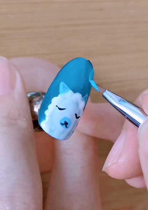 如何制作美观的美甲羊驼瓶子？有哪些创意设计？