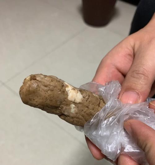 新鲜哥吃猫粮吃到猫屎怎么办？如何处理这种情况？