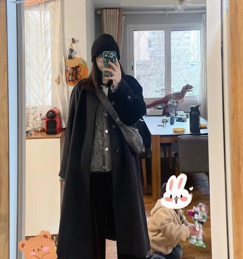 黑色羊绒羊驼大衣如何搭配？黑色羊绒羊驼大衣搭配什么好看？