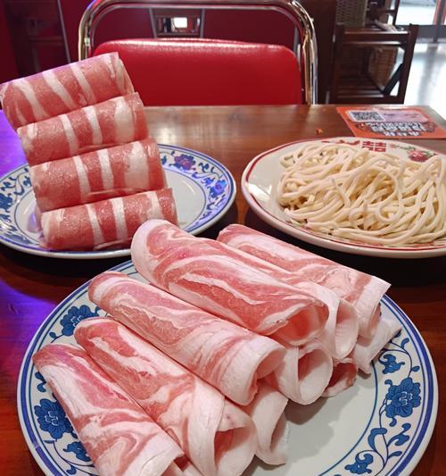 双港羊驼餐厅的评价如何？菜品有哪些特色？